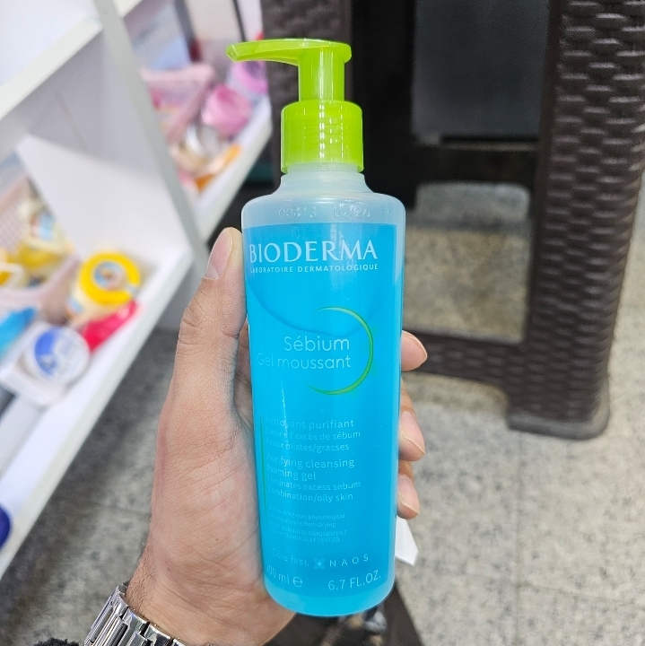 ژل شستشوی صورت مدل Sebium مخصوص پوست چرب و  مختلط 200 میل